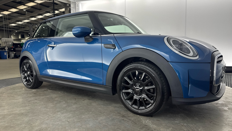 MINI Hatchback 1.5 Cooper Classic 3dr Auto Petrol Hatchback